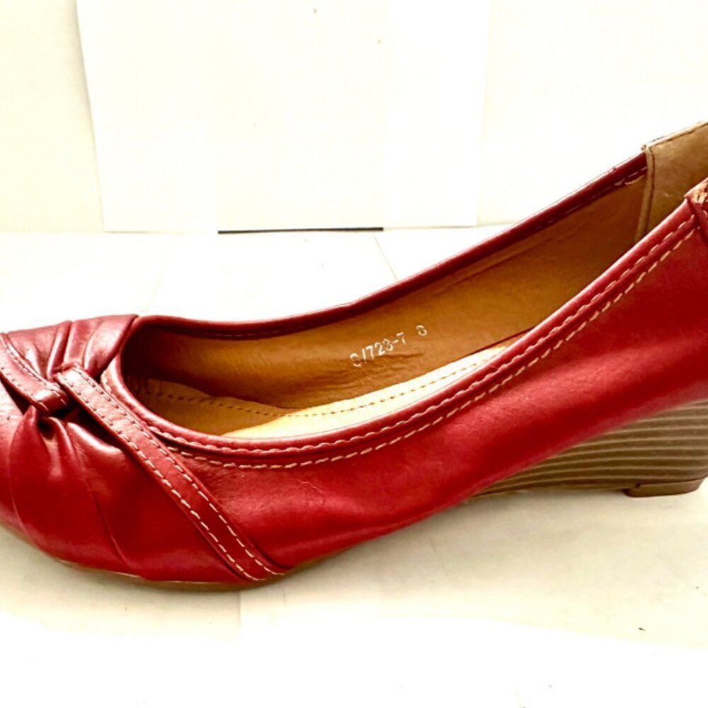 Rasolli Women’s Burgundy Platform slipons size 8 - Picture 2 of 8